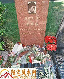 名人墓地之李小龙的墓地