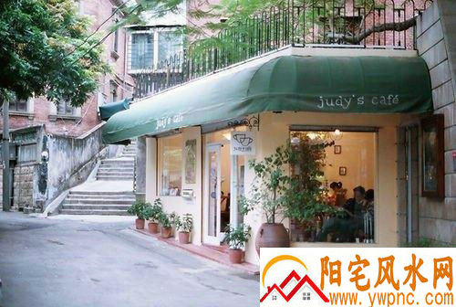 梦见坐车掉到水里 梦见坐车掉水里 获意外的成功发展 梦见坐车掉到水里 梦见坐车掉水里 获意外的成功发展