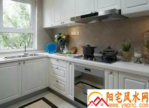 偏印正官伤官同时出现 调候得宜为贵格