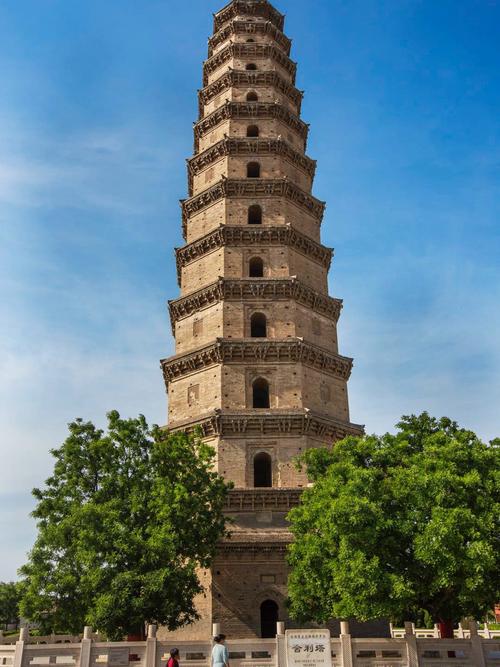 梦到亲眼看到飞机坠落是什么预兆 做梦梦到看见飞机坠