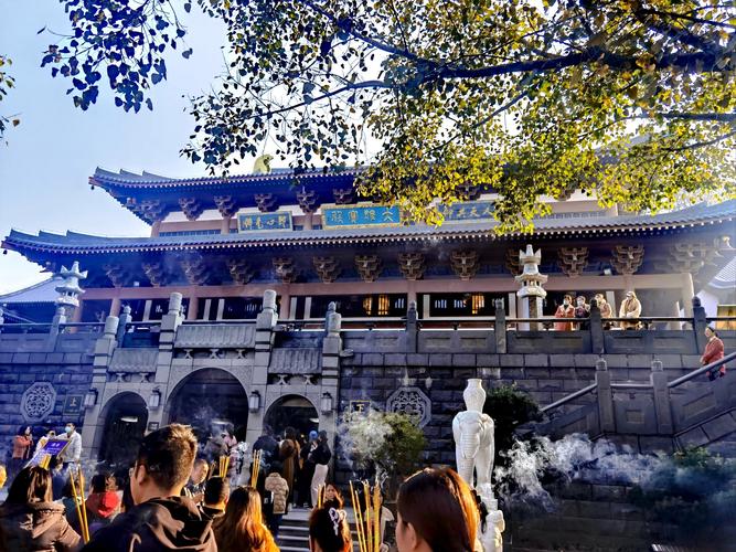 连霍高速交通事故致9死7伤 应急管理部派出工作组赶赴