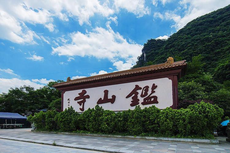 属马的男性在伴侣时应该参考属相婚配表以避免婚姻中的不和谐因素 属马的男性在伴侣时应该参考属相婚配表以避免婚姻中的不和谐因素