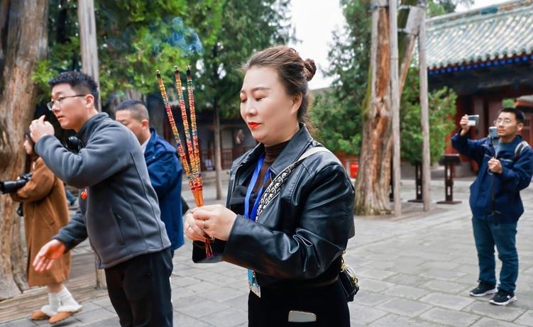 如何和喜欢的女生表白 如何和喜欢的女生表白
