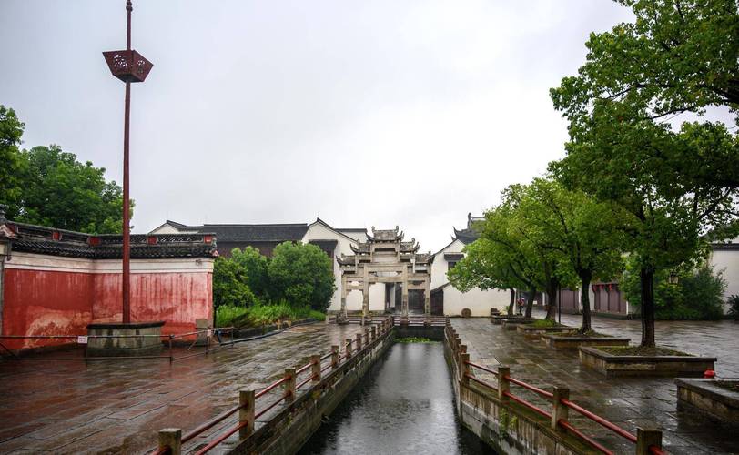 梦见自己在河里洗澡什么意思 梦见自己在河里洗澡意味着什么 梦见自己在河里洗澡什么意思 梦见自己在河里洗澡意味着什么