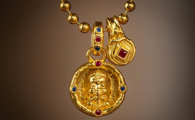 梦到旧鞋看起来好新 梦见新鞋被别人换成旧鞋