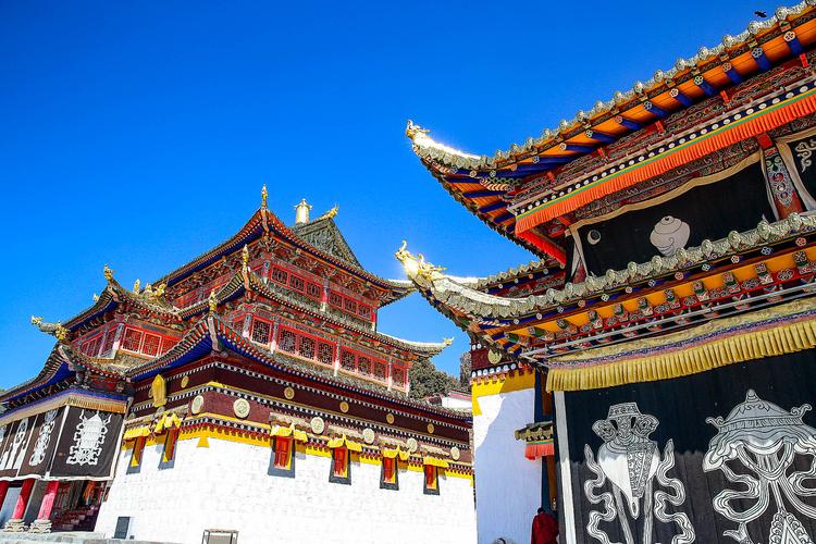 戊辰日出生的人 他们的八字配对成语能相看两不厌吗