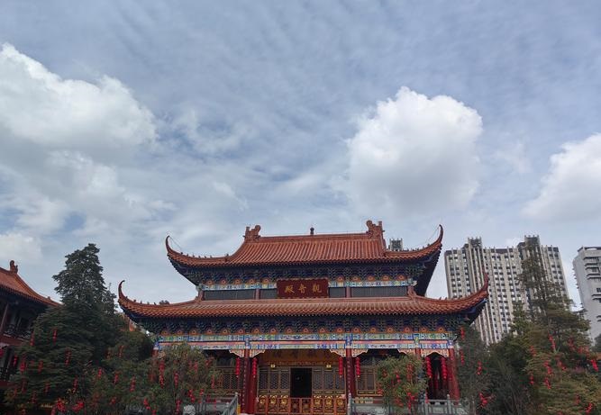 家里有属兔的人可以在门上挂五帝钱吗 家里有属兔的人可以在门上挂五帝钱吗