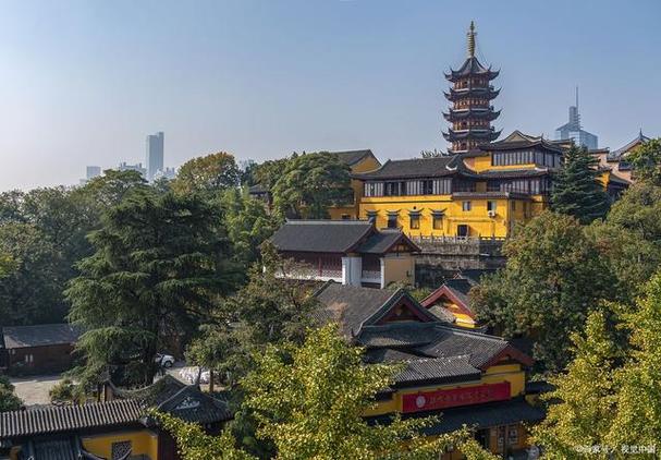 清明节添坟上午还是下午 选择什么时候比较好 清明节添坟上午还是下午 选择什么时候比较好